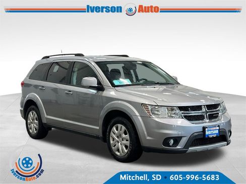 Used 2019 Dodge Journey SE FWD image 1