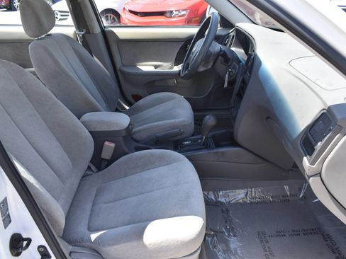 Used 2005 Hyundai Elantra GLS FWD image 12