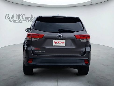 Used 2017 Toyota Highlander Plus FWD image 4