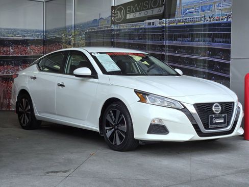 Used 2022 Nissan Altima 2.5 SV image 1