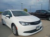 Used 2018 Chrysler Pacifica L image 2