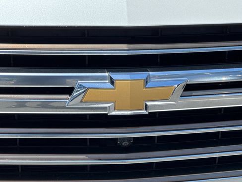 Used 2023 Chevrolet Suburban High Country w/ LPO, Illumination Package AWD/4WD image 43