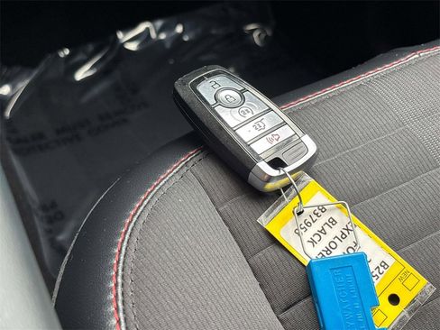 Used 2025 Ford Explorer ST-Line w/ ST-Line Street Pack image 30