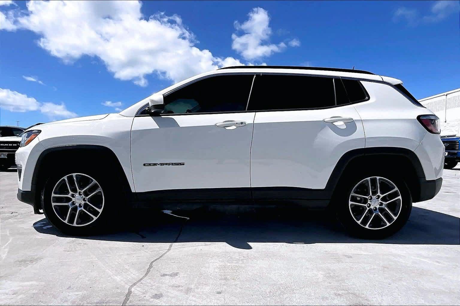 Used 2020 Jeep Compass Latitude w/ Safety & Security Group FWD image 3