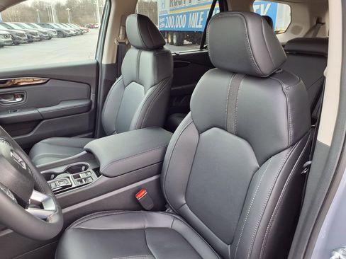 New 2025 Honda Pilot Touring image 13