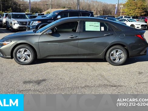 Certified 2026 Hyundai Elantra SE w/ Cargo Package FWD image 10