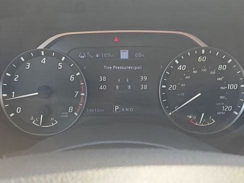 Used 2021 Nissan Titan SV w/ SV Convenience Package RWD image 11