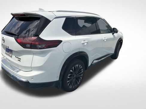 Certified 2024 Nissan Rogue Platinum AWD/4WD image 3