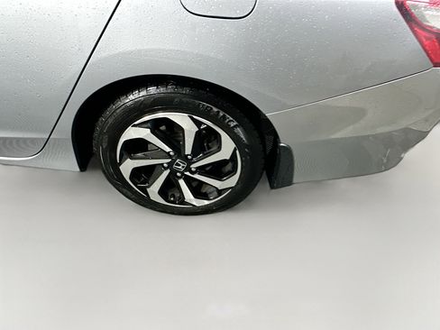 Used 2016 Honda Accord EX image 11