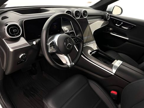 Used 2024 Mercedes-Benz GLC 300 4MATIC image 23
