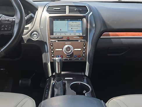 Used 2017 Ford Explorer Platinum AWD/4WD image 14
