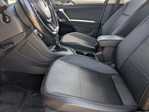 Used 2018 Volkswagen Tiguan SE FWD image 15