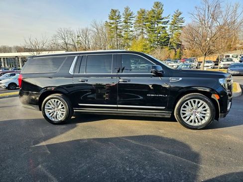 Used 2023 GMC Yukon XL Denali w/ Denali Reserve Package image 8