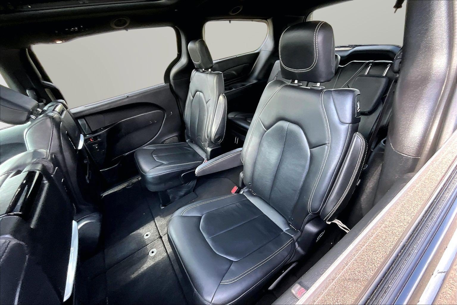 Used 2020 Chrysler Pacifica Touring-L Plus w/ S Appearance Package FWD image 18