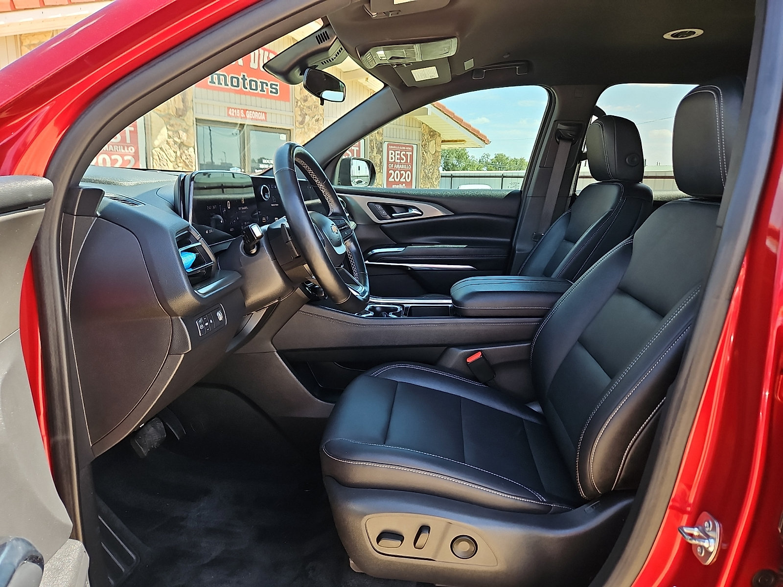 Used 2025 Chevrolet Traverse LT FWD image 11
