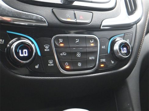 Used 2024 Chevrolet Equinox Premier image 19