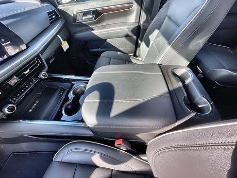New 2026 Chevrolet Suburban Premier AWD/4WD image 22
