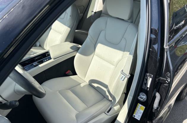 Used 2024 Volvo XC60 B5 Plus w/ Protection Package Premier AWD/4WD image 3