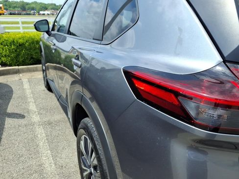 Used 2022 Nissan Rogue SV FWD image 18