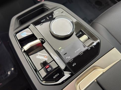 Used 2022 BMW iX xDrive50 w/ Premium Package image 32