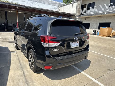 Used 2022 Subaru Forester Premium w/ Popular Package #1 AWD/4WD image 4