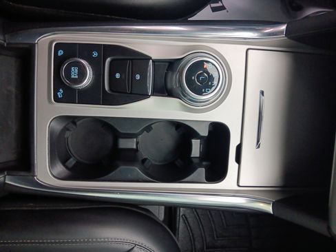 Used 2022 Ford Explorer XLT w/ Equipment Group 202A image 24