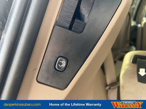 Used 2016 Chrysler Town & Country Touring image 47