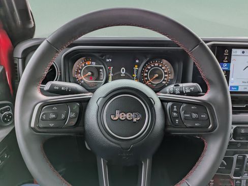 Used 2025 Jeep Wrangler Unlimited Rubicon image 12