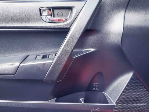 Used 2017 Toyota Corolla SE image 8