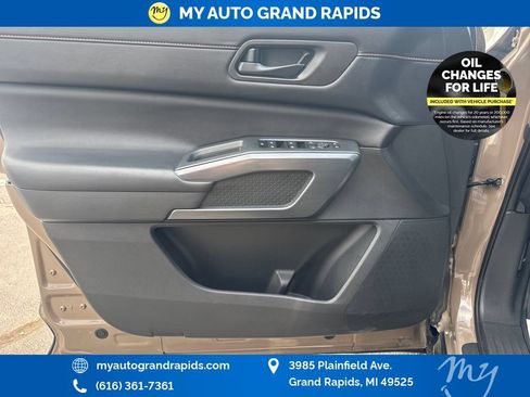 Used 2024 Nissan Pathfinder Rock Creek AWD/4WD image 10