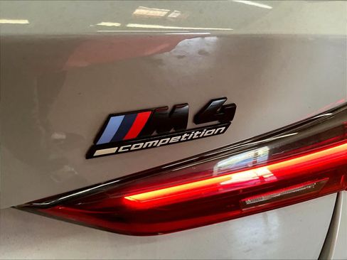 Used 2021 BMW M4 Competition w/ M Carbon Exterior Package RWD image 11