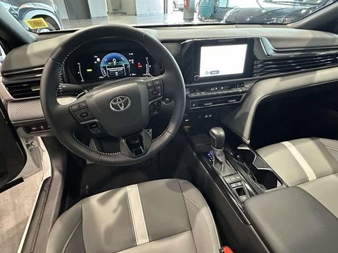 Used 2025 Toyota Camry SE w/ Convenience Package FWD image 16