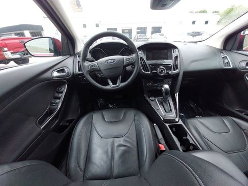 Used 2017 Ford Focus Titanium w/ Titanium Technology Package FWD image 18