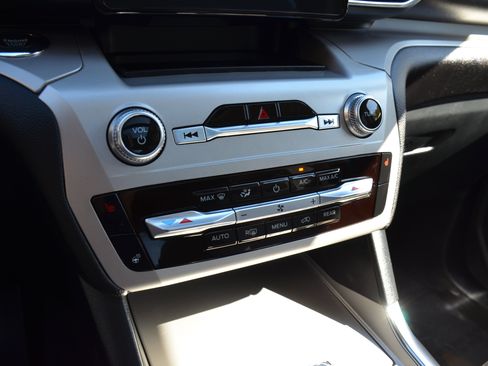 Used 2022 Ford Explorer XLT w/ Equipment Group 202A image 12