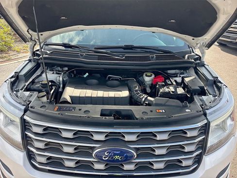 Used 2017 Ford Explorer XLT FWD image 30