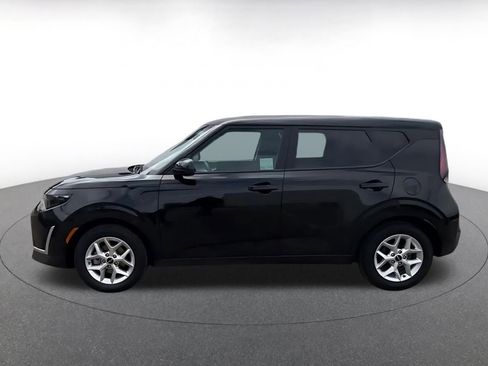 Used 2025 Kia Soul LX w/ LX Technology Package FWD image 9