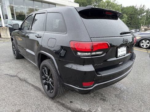 Used 2020 Jeep Grand Cherokee Altitude AWD/4WD image 12
