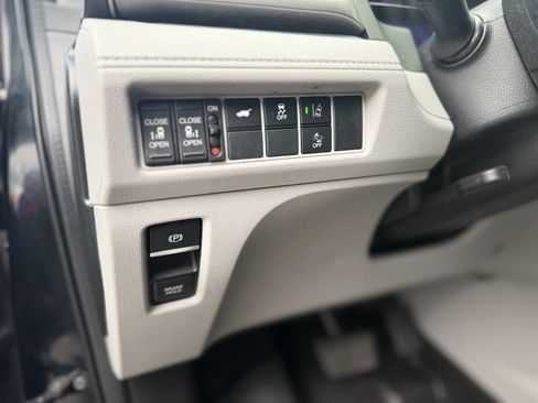 Used 2018 Honda Odyssey EX-L image 12