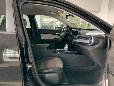 Used 2025 Chevrolet Trax LT image 16