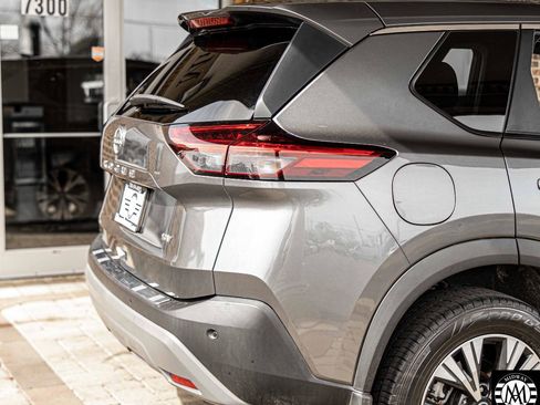 Used 2022 Nissan Rogue SV image 26