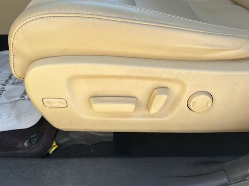 Used 2016 Toyota Highlander XLE image 16