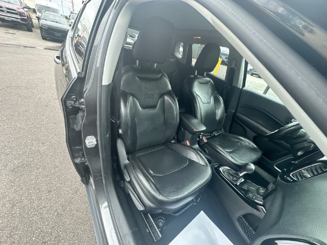 Used 2018 Jeep Compass Limited w/ Navigation Group AWD/4WD image 28