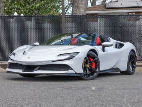 Used 2025 Ferrari SF90 Spider AWD/4WD image 4