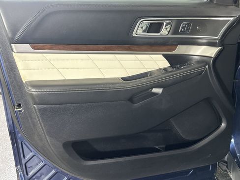Used 2016 Ford Explorer Platinum image 33
