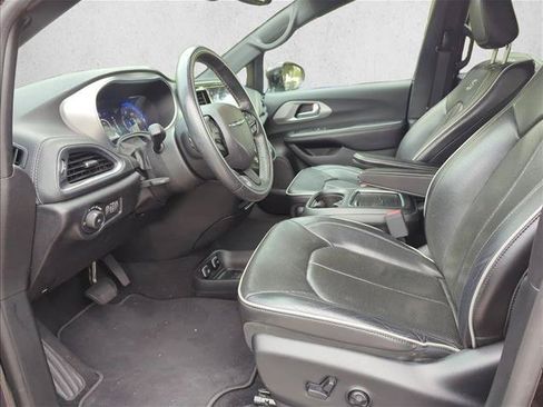 Used 2019 Chrysler Pacifica Limited w/ Advanced Safetytec Group FWD image 12