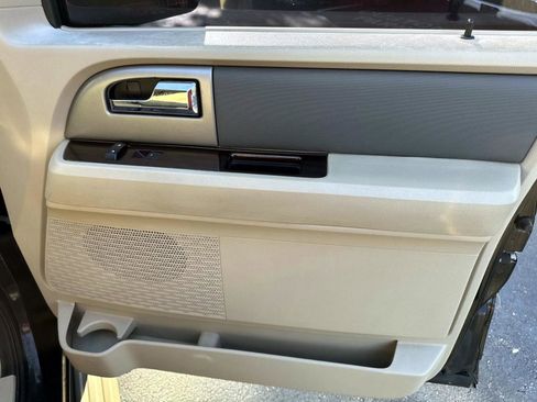 Used 2013 Ford Expedition XLT image 12