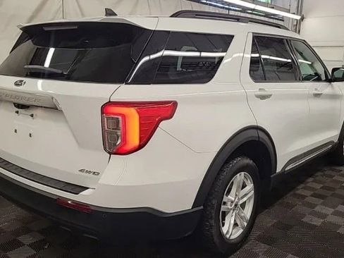 Used 2022 Ford Explorer XLT AWD/4WD image 3