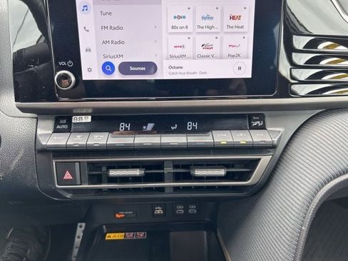Used 2025 Toyota Camry SE FWD image 27