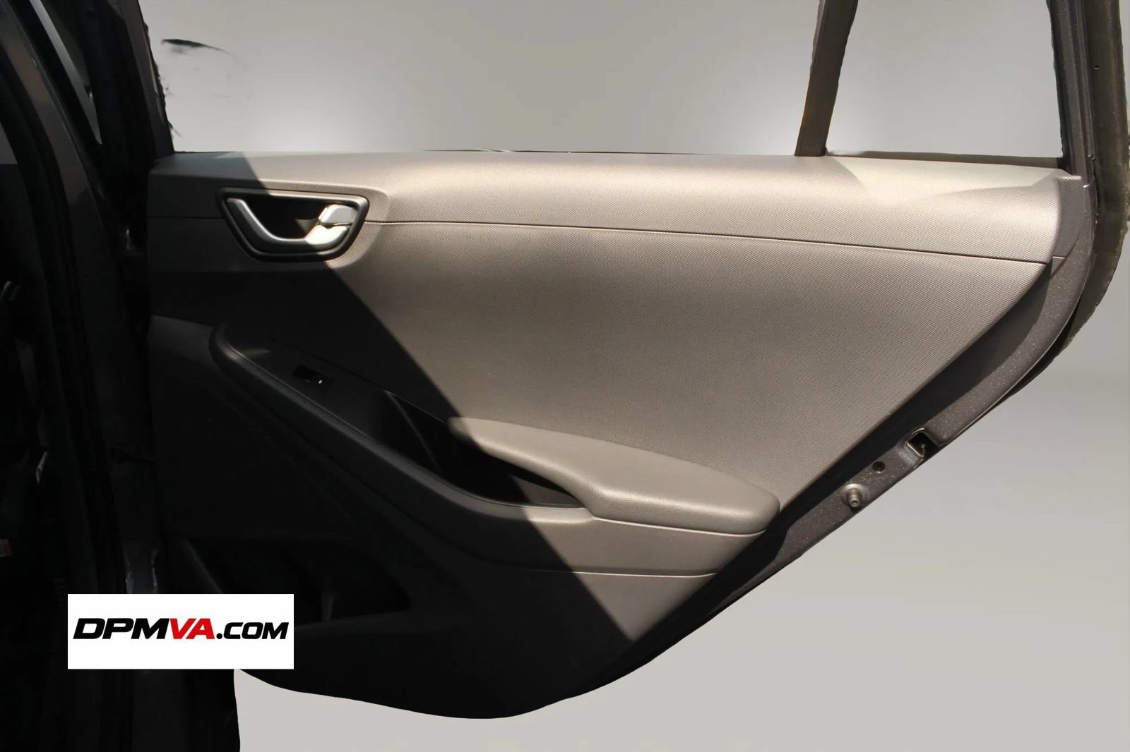 Used 2018 Hyundai Ioniq Plug-In Hybrid FWD image 17