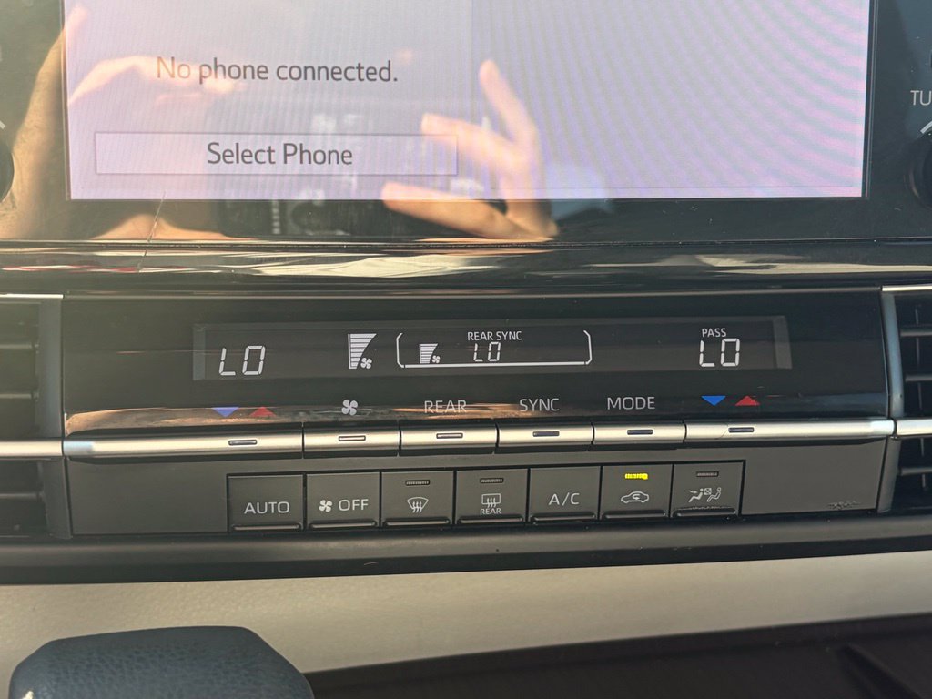 Used 2023 Toyota Sienna LE FWD image 28